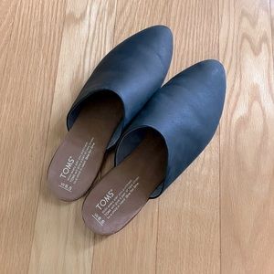 NWOT Toms black leather mules size 8.5